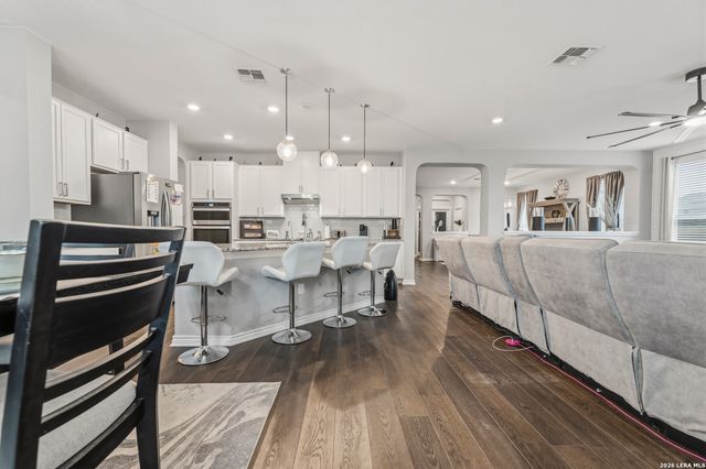 200 RUSTIC SPGS, Universal City, TX 78148