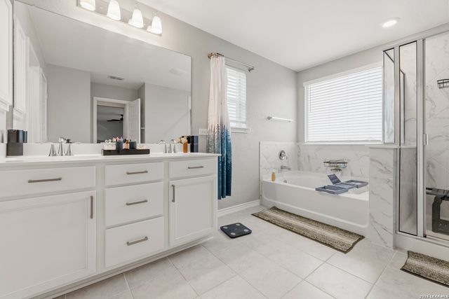 200 RUSTIC SPGS, Universal City, TX 78148