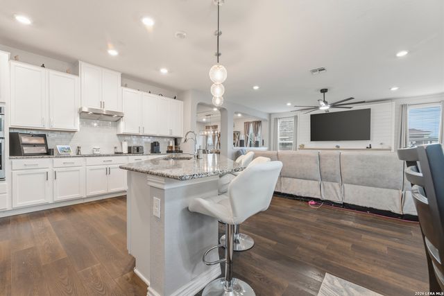 200 RUSTIC SPGS, Universal City, TX 78148