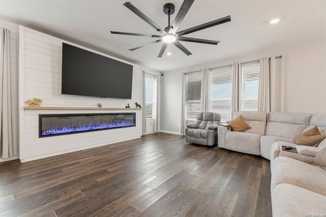 200 RUSTIC SPGS, Universal City, TX 78148