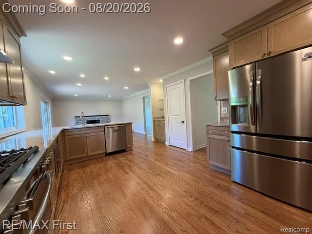 971 Canterbury Road, Grosse Pointe Woods, MI 48236