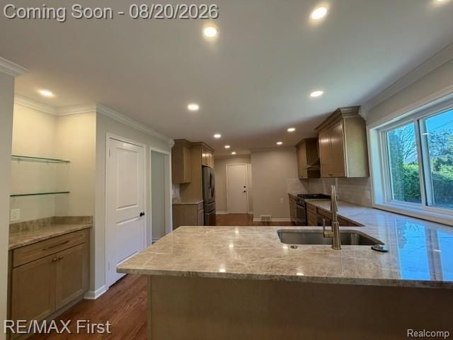 971 Canterbury Road, Grosse Pointe Woods, MI 48236