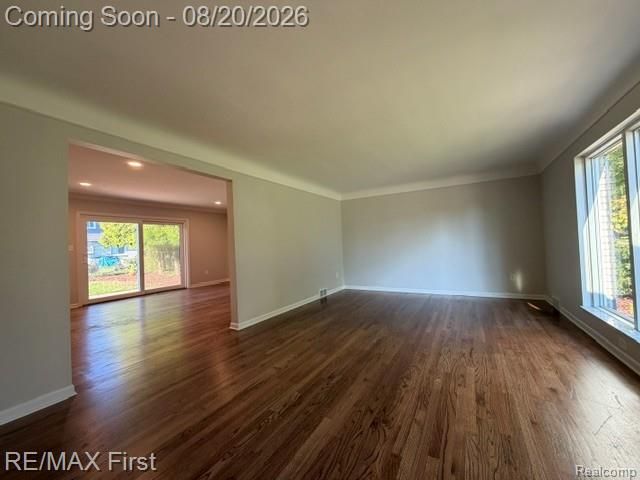971 Canterbury Road, Grosse Pointe Woods, MI 48236