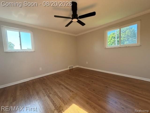 971 Canterbury Road, Grosse Pointe Woods, MI 48236