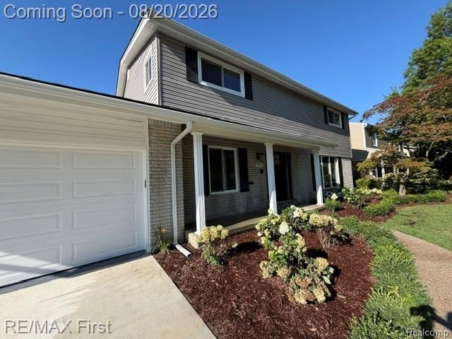 971 Canterbury Road, Grosse Pointe Woods, MI 48236