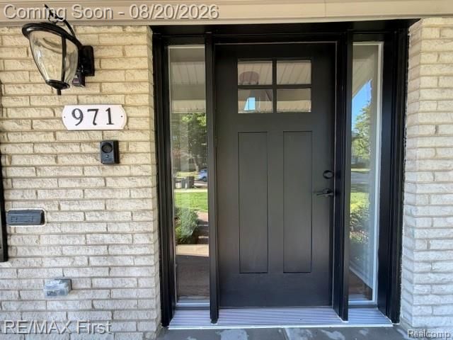 971 Canterbury Road, Grosse Pointe Woods, MI 48236