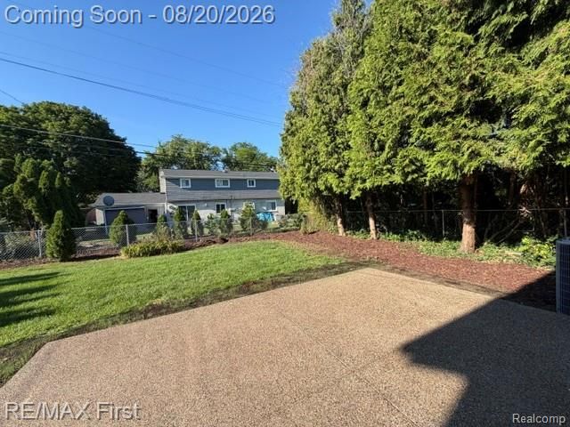 971 Canterbury Road, Grosse Pointe Woods, MI 48236