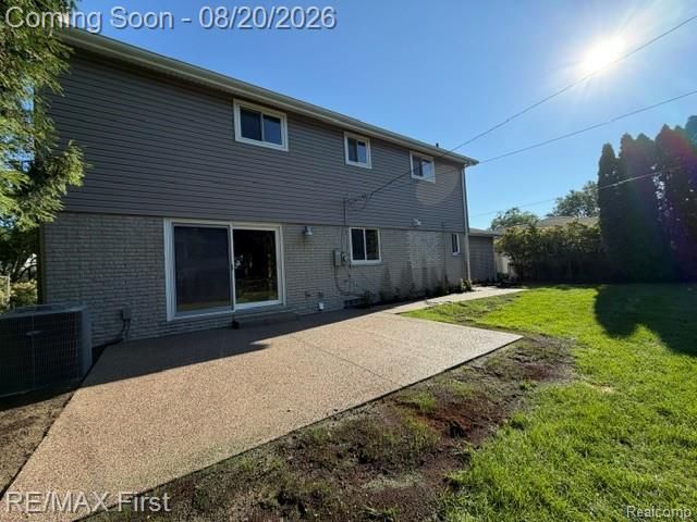 971 Canterbury Road, Grosse Pointe Woods, MI 48236
