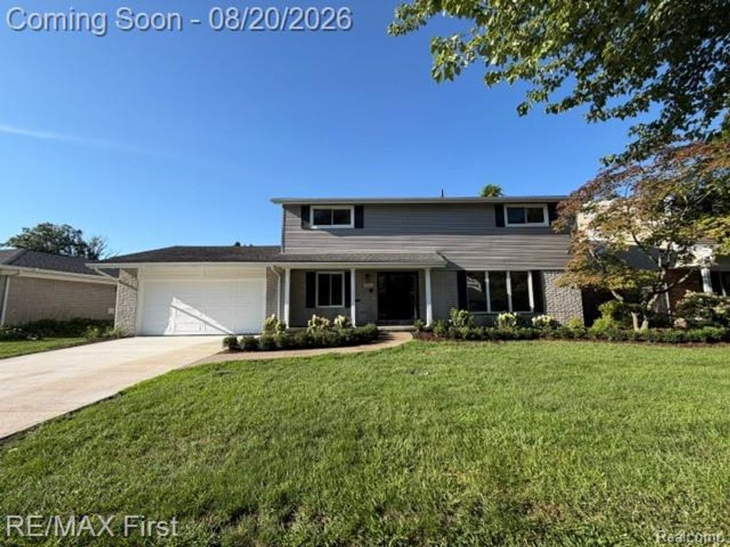 971 Canterbury Road, Grosse Pointe Woods, MI 48236