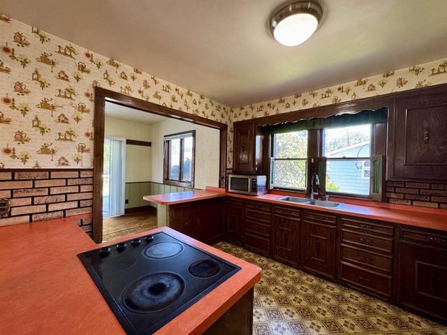 921 Cornelia Street, Janesville, WI 53545