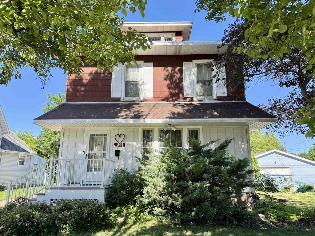 921 Cornelia Street, Janesville, WI 53545
