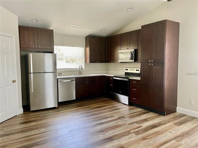 445 W DESOTO STREET, Clermont, FL 34711