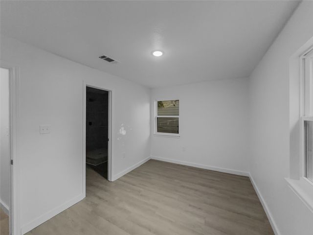 1411 Swiss Street, Arlington, TX 76010