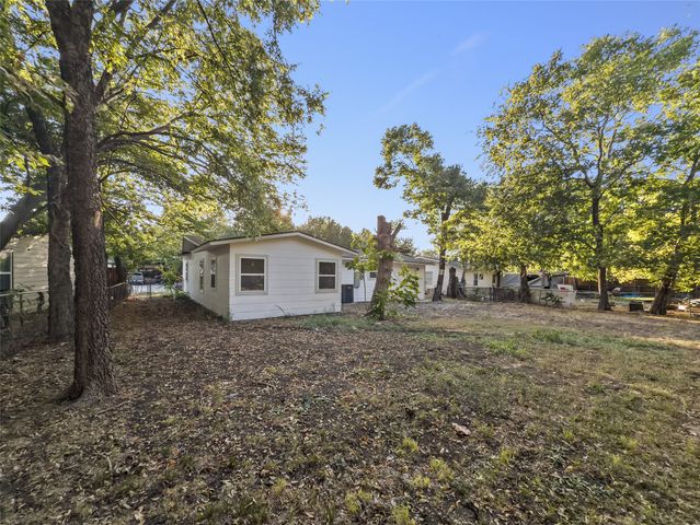 1411 Swiss Street, Arlington, TX 76010