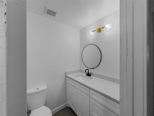 1411 Swiss Street, Arlington, TX 76010