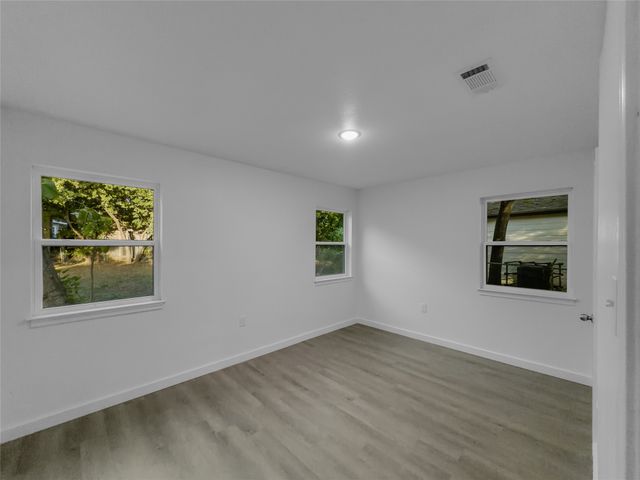 1411 Swiss Street, Arlington, TX 76010