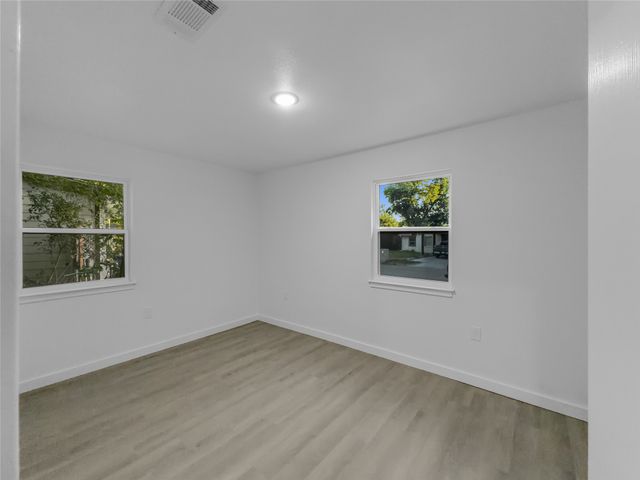 1411 Swiss Street, Arlington, TX 76010
