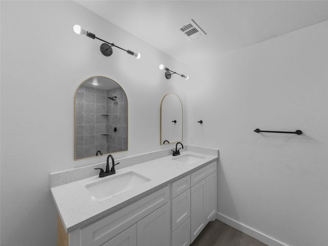 1411 Swiss Street, Arlington, TX 76010