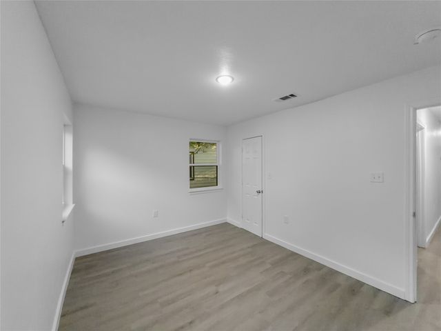 1411 Swiss Street, Arlington, TX 76010