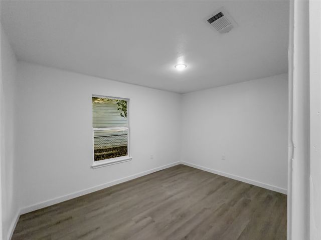 1411 Swiss Street, Arlington, TX 76010