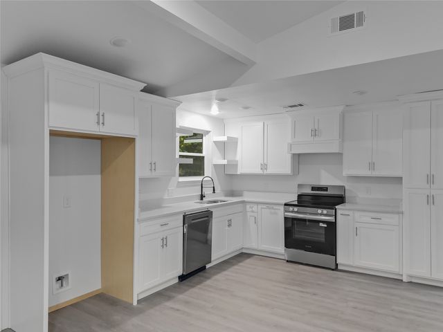1411 Swiss Street, Arlington, TX 76010