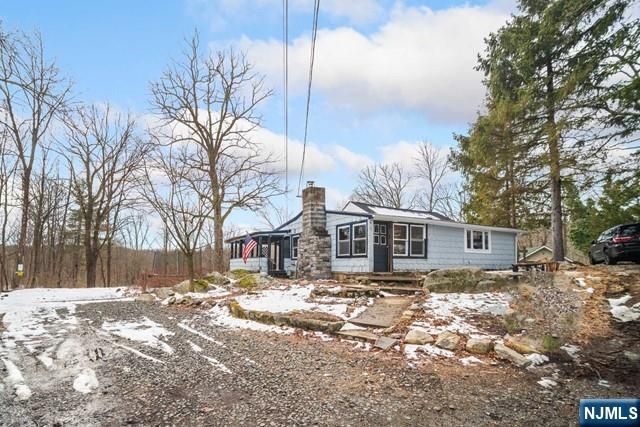 15 Allegheny Avenue, West Milford, NJ 07480