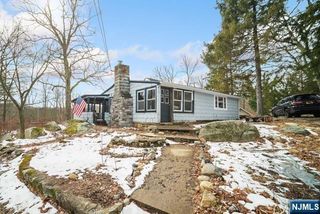 15 Allegheny Avenue, West Milford, NJ 07480