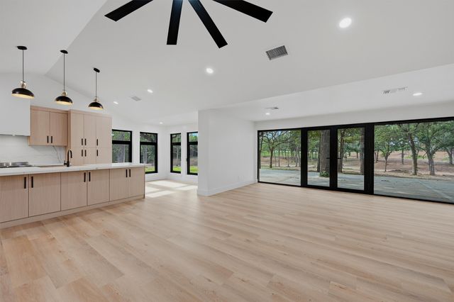 410 Arkansas Road, Sadler, TX 76264
