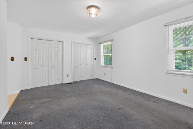 6210 Beulah Church Rd, Louisville, KY 40228