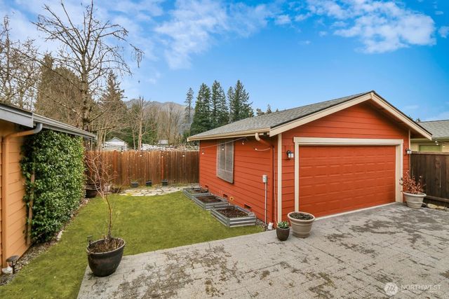 847 NE 2nd Street, North Bend, WA 98045