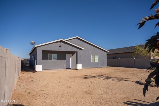 21605 W LAURA Street, Wittmann, AZ 85361