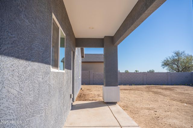 21605 W LAURA Street, Wittmann, AZ 85361