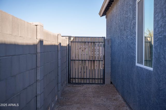 21605 W LAURA Street, Wittmann, AZ 85361