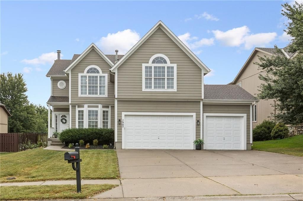 7905 W 155 Place, Overland Park, KS 66223