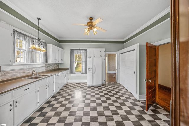 406 N Main Street, Fountain Inn, SC 29644