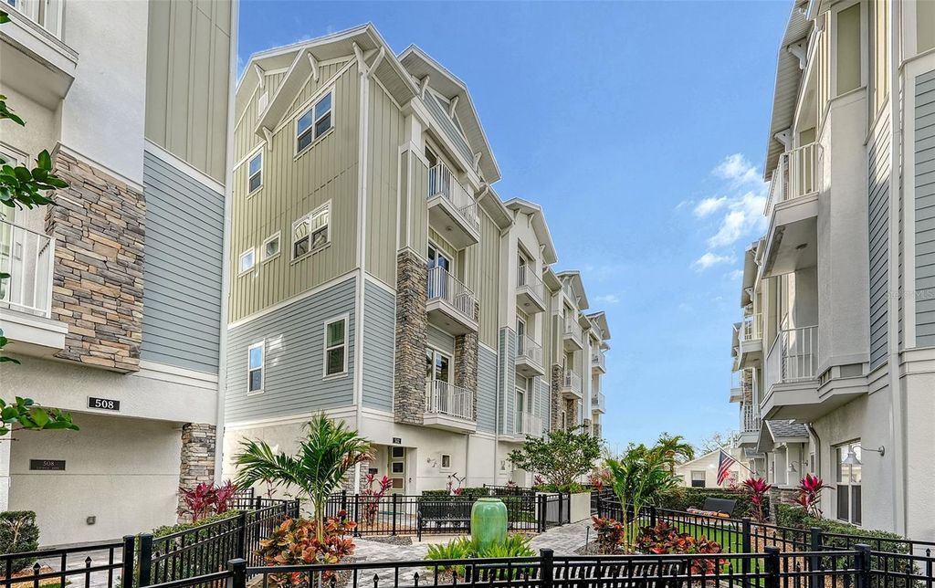 512 LAUREL PARK DRIVE, Sarasota, FL 34236