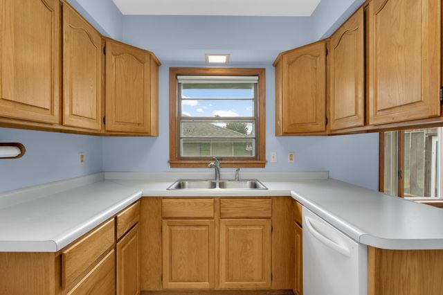 6927 Dupont Avenue N, Brooklyn Center, MN 55430
