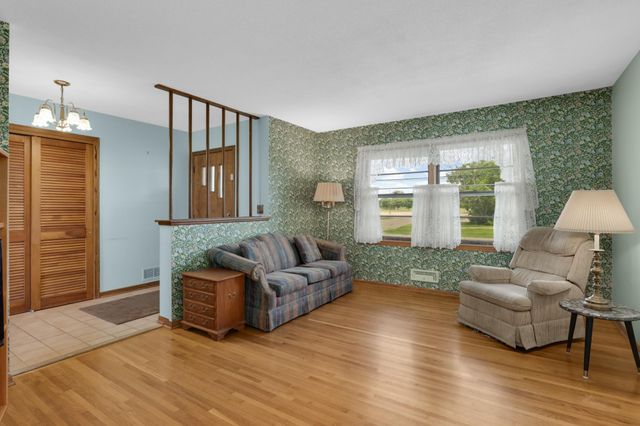 6927 Dupont Avenue N, Brooklyn Center, MN 55430