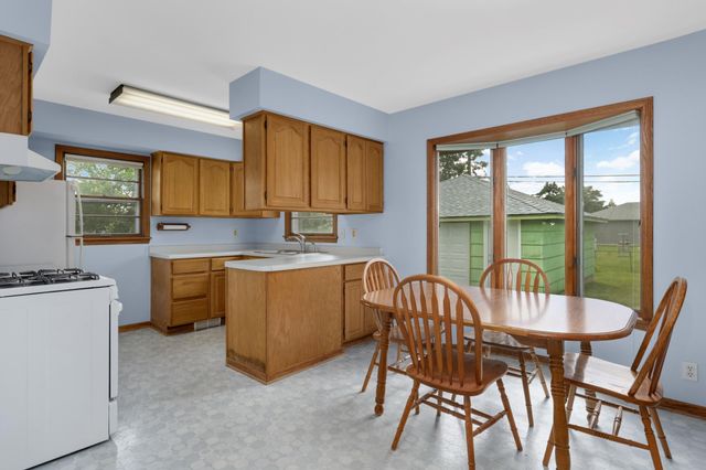 6927 Dupont Avenue N, Brooklyn Center, MN 55430