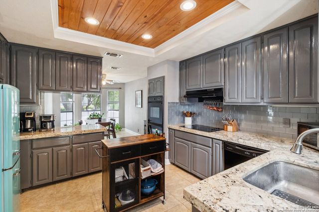 14819 River Gln N, San Antonio, TX 78216