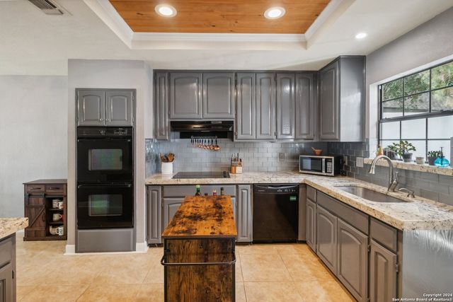 14819 River Gln N, San Antonio, TX 78216