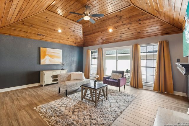 14819 River Gln N, San Antonio, TX 78216