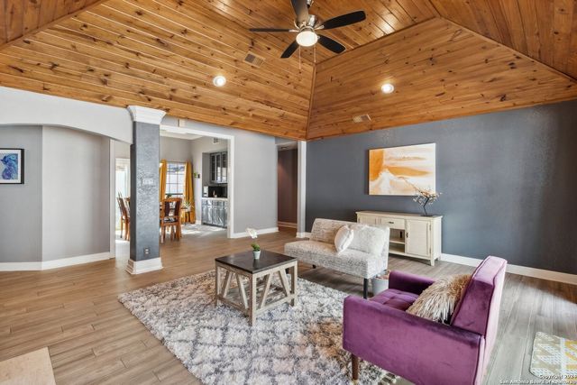 14819 River Gln N, San Antonio, TX 78216