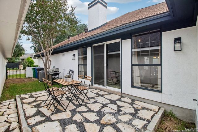 14819 River Gln N, San Antonio, TX 78216