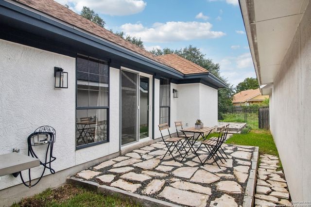 14819 River Gln N, San Antonio, TX 78216