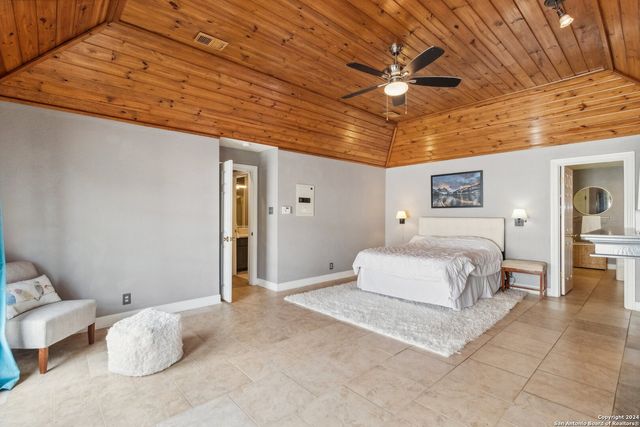 14819 River Gln N, San Antonio, TX 78216