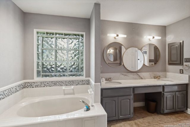 14819 River Gln N, San Antonio, TX 78216