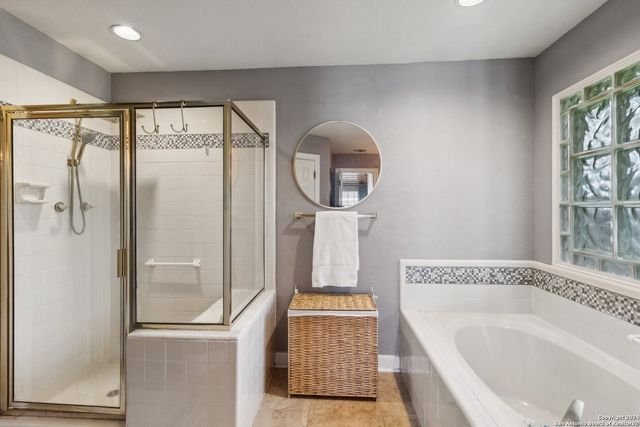 14819 River Gln N, San Antonio, TX 78216