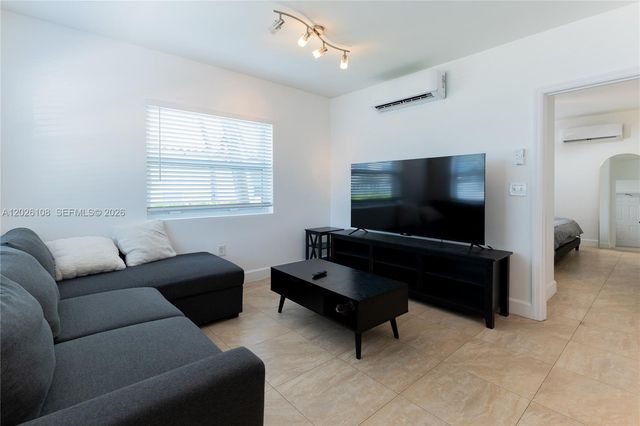 335 Georgia St, Hollywood, FL 33019