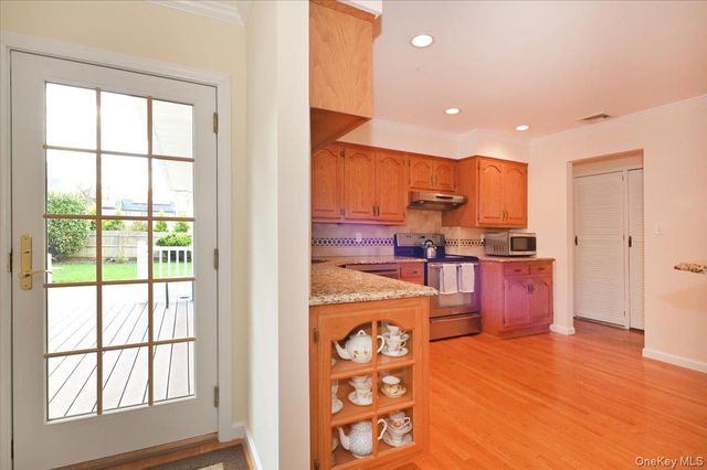 586 Seaford Avenue, Massapequa, NY 11758
